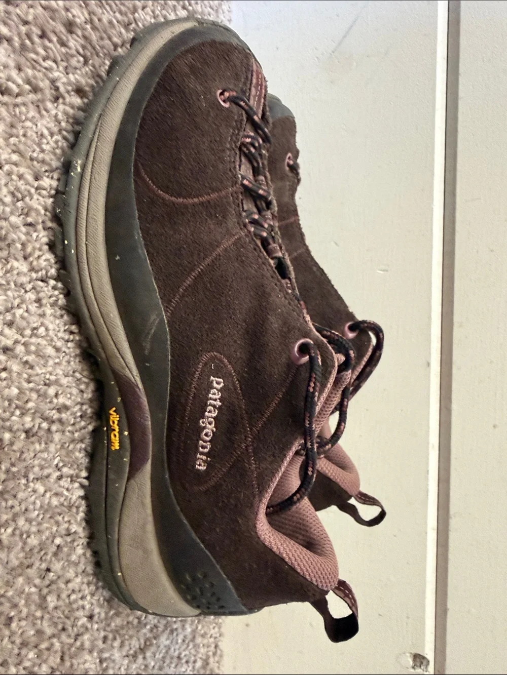 Patagonia Velvet Brown Suede Women’s Hiking Shoe size 7.5 - Picture 2 of 5